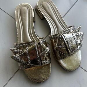 BCBGMAXAZRIA Women's Amora Slide Sandal Gold Leather